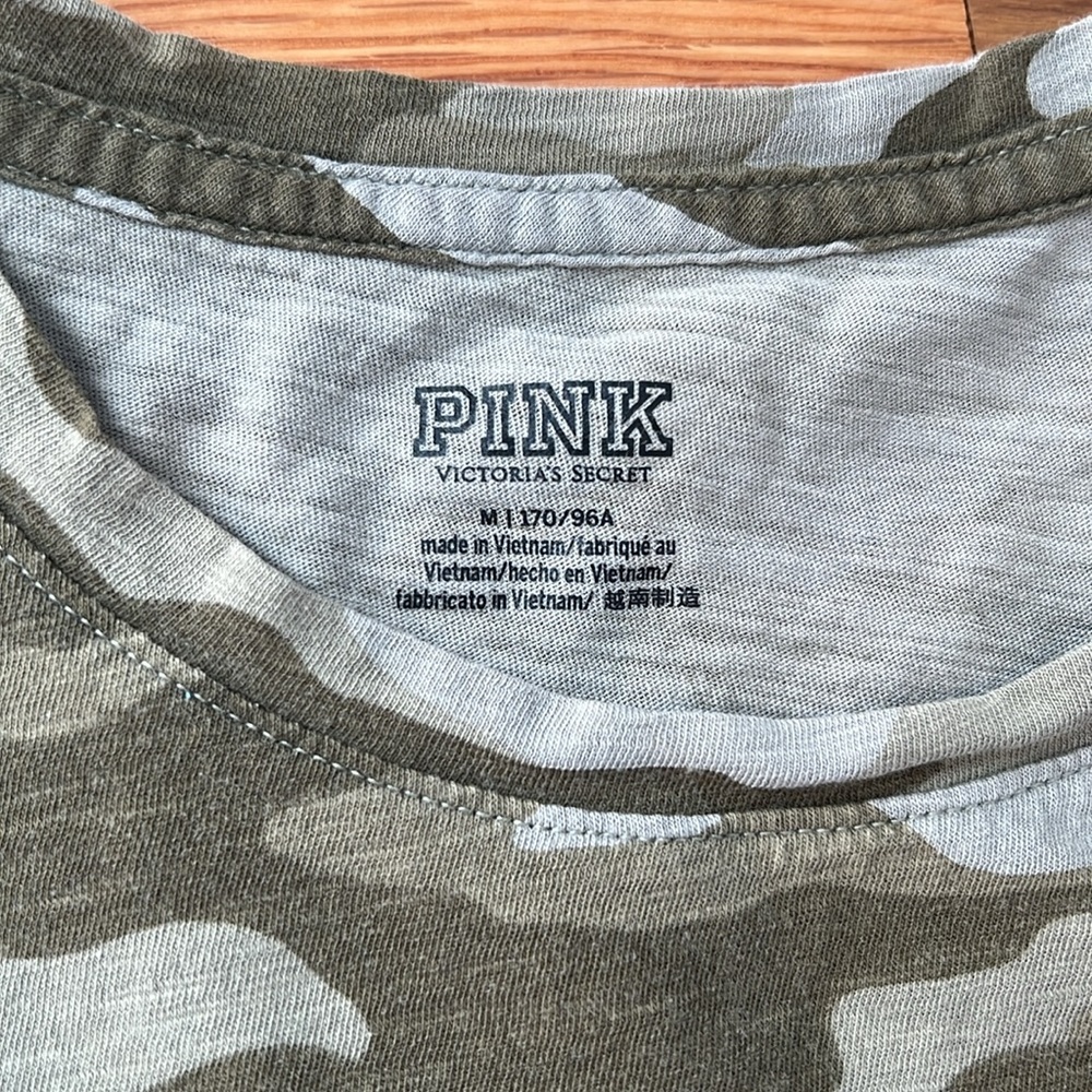 Victoria’s Secret pink women’s camo t shirt size M - Picture 2 of 2